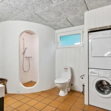 Stunning In With 3 Bedrooms, Swimming Pool And Wifi *