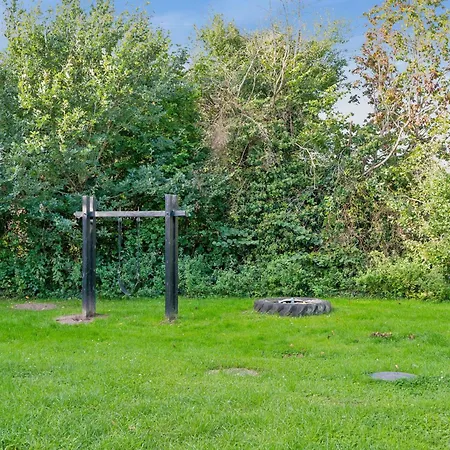 Stunning In With 3 Bedrooms, Swimming Pool And Wifi Vakantiehuis *