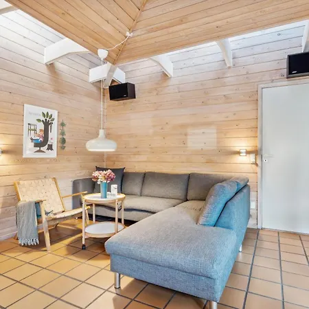 Vakantiehuis Stunning In With 3 Bedrooms, Swimming Pool And Wifi *