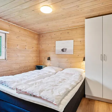 Vakantiehuis Stunning In With 3 Bedrooms, Swimming Pool And Wifi *